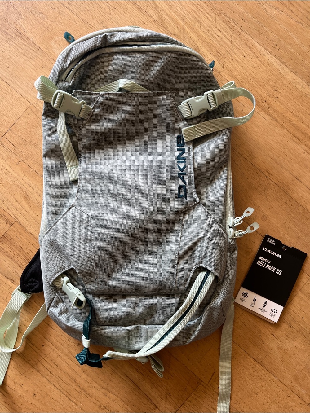 New Dakine women’s Heli Pack Backpack 12L - Green Lily - Straps and pockets